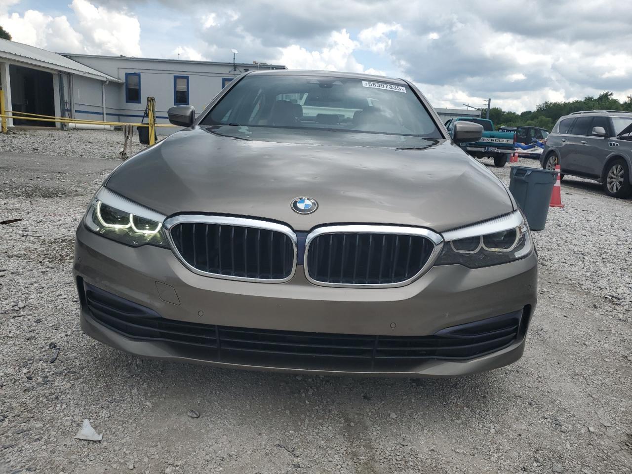 2019 BMW 530 Xi - Image 5