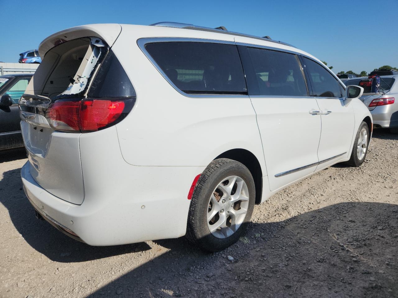 2017 Chrysler Pacifica Touring L Plus - Фото 3