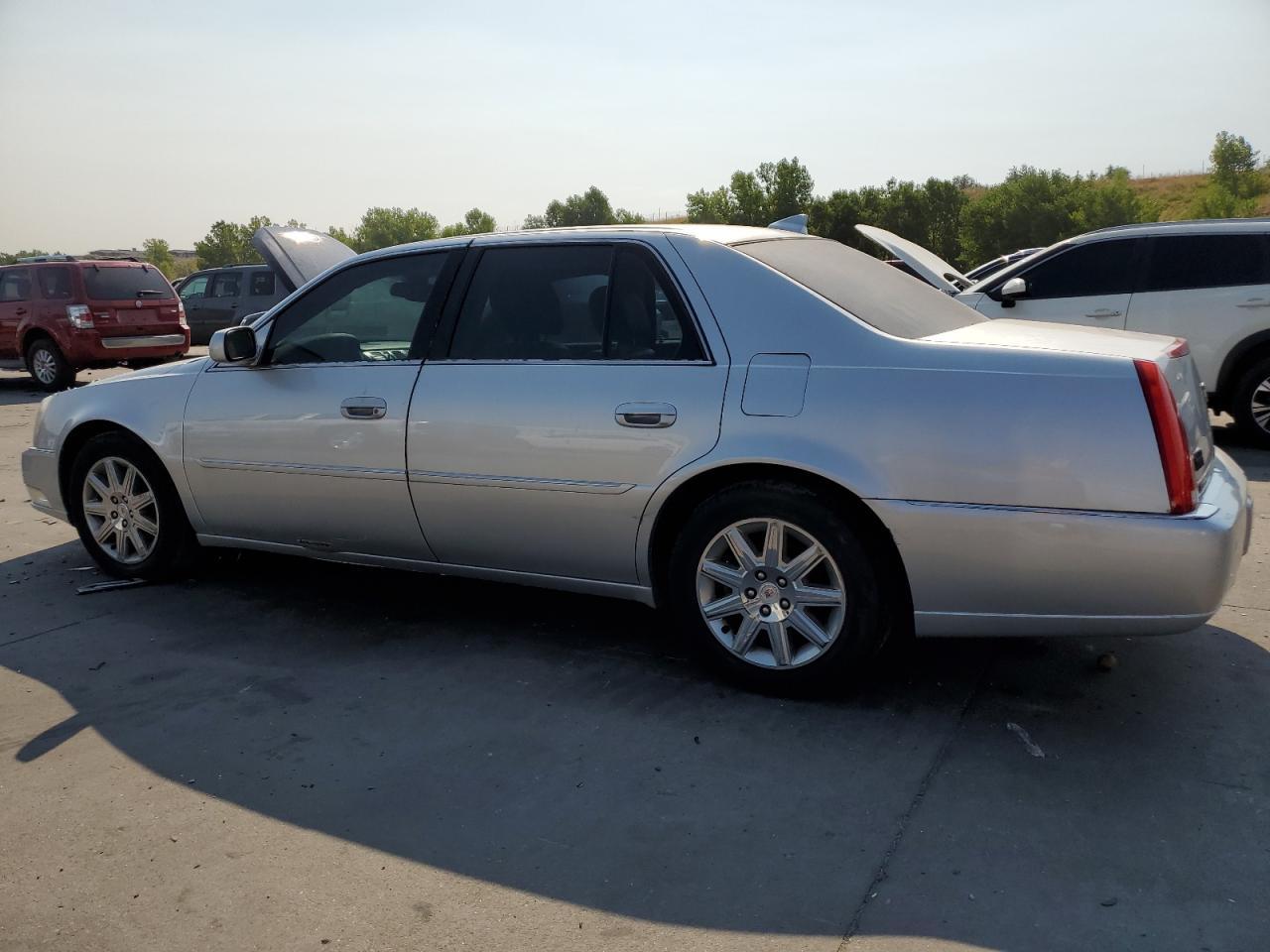 2008 Cadillac Dts - Image 2