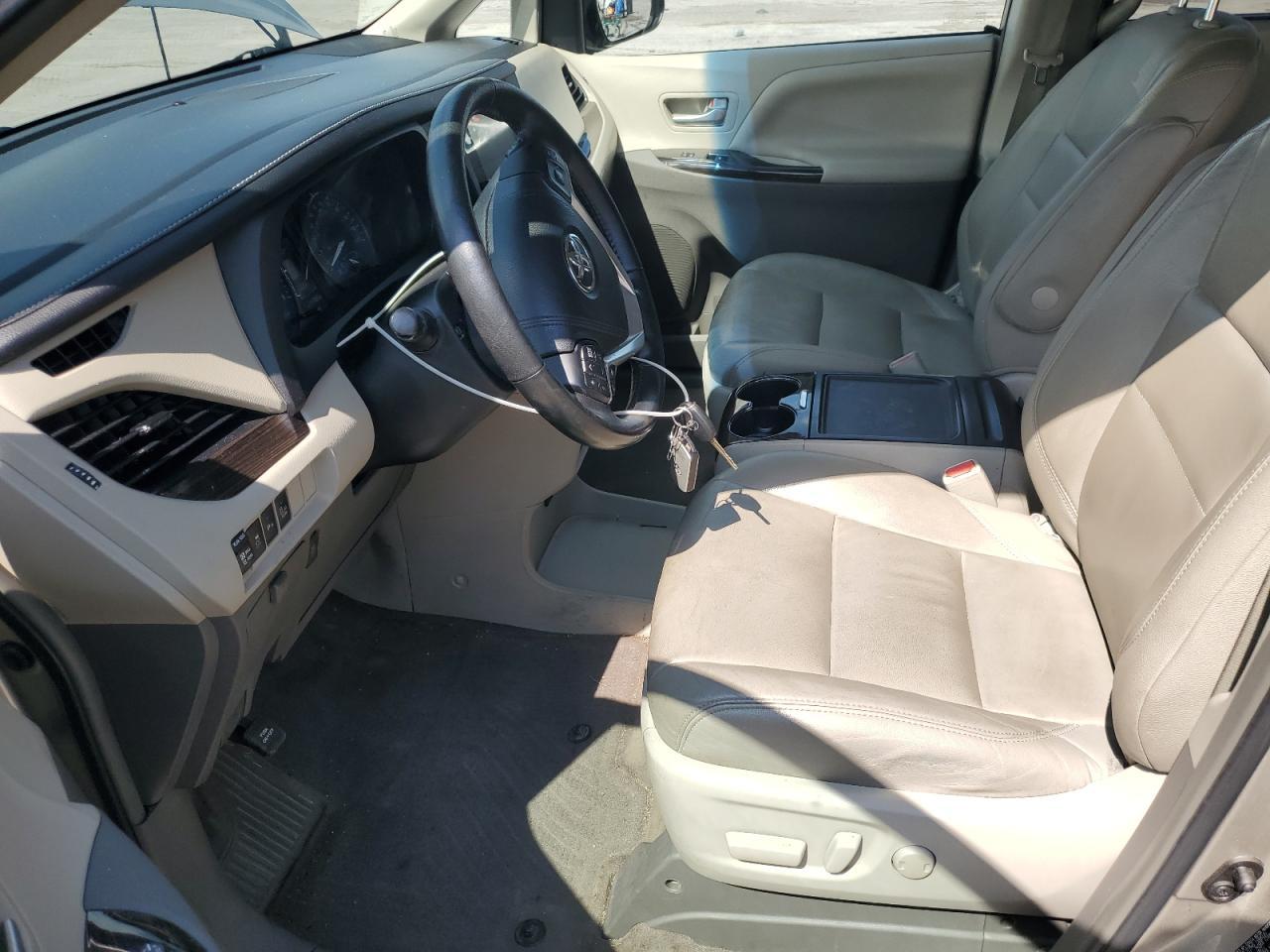 2015 Toyota Sienna Xle - Image 7