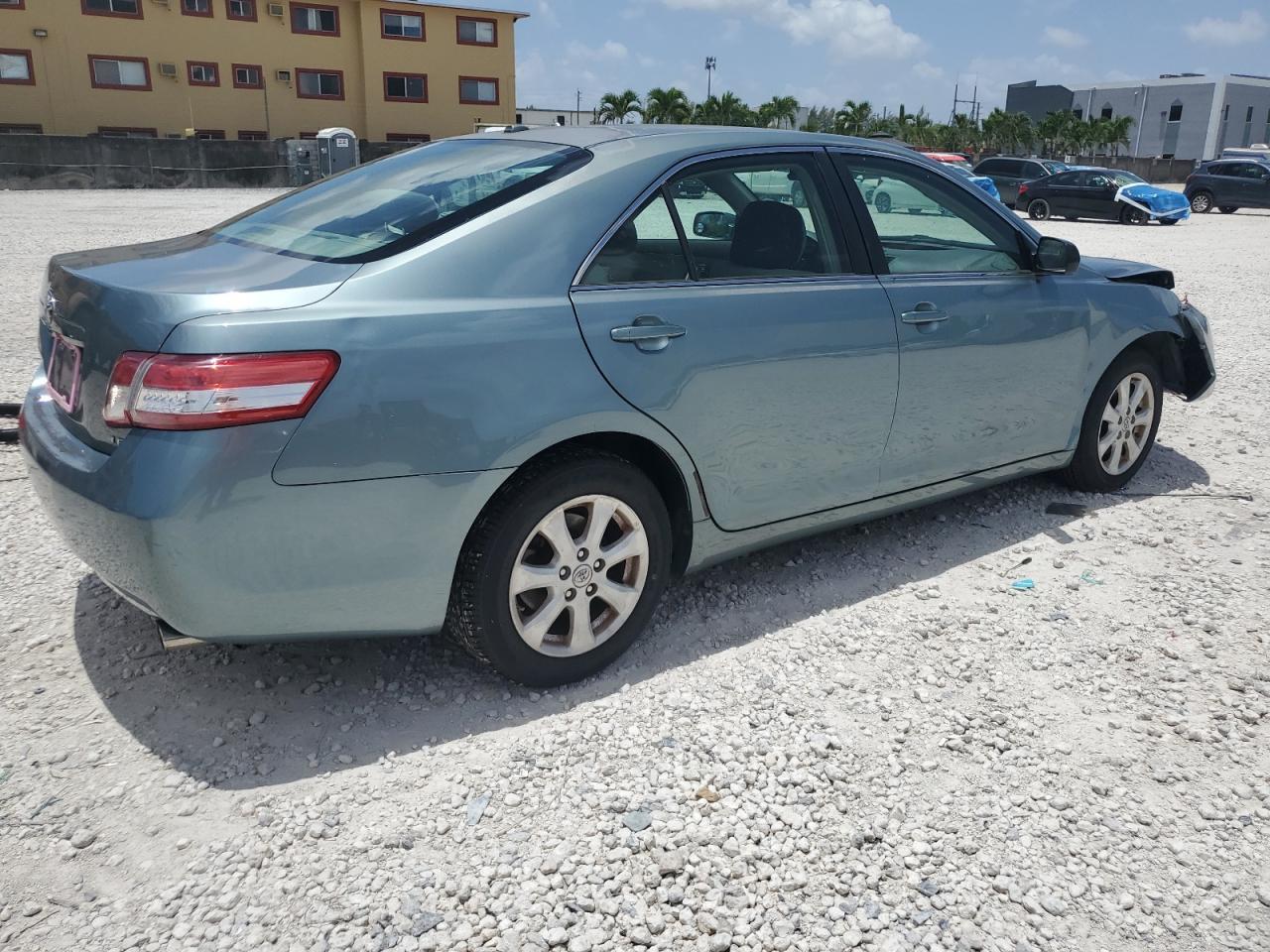 2011 Toyota Camry Base - Фото 3
