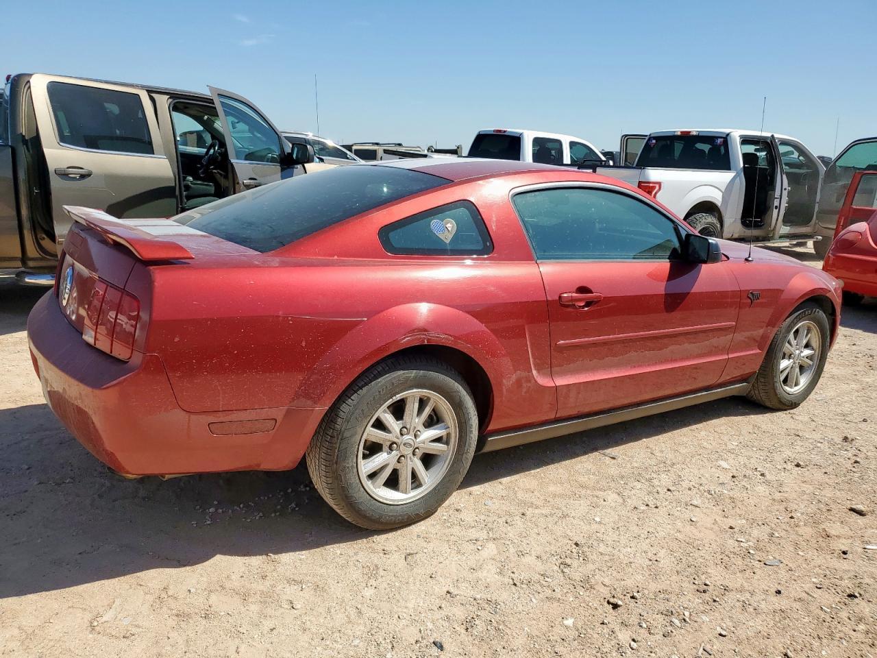 2005 Ford Mustang - Фото 3