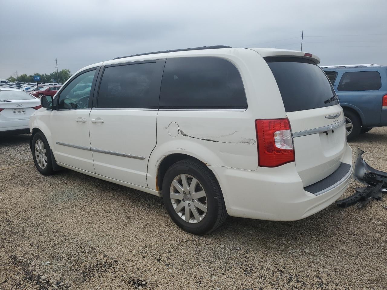 2012 Chrysler Town & Country Touring - Фото 2
