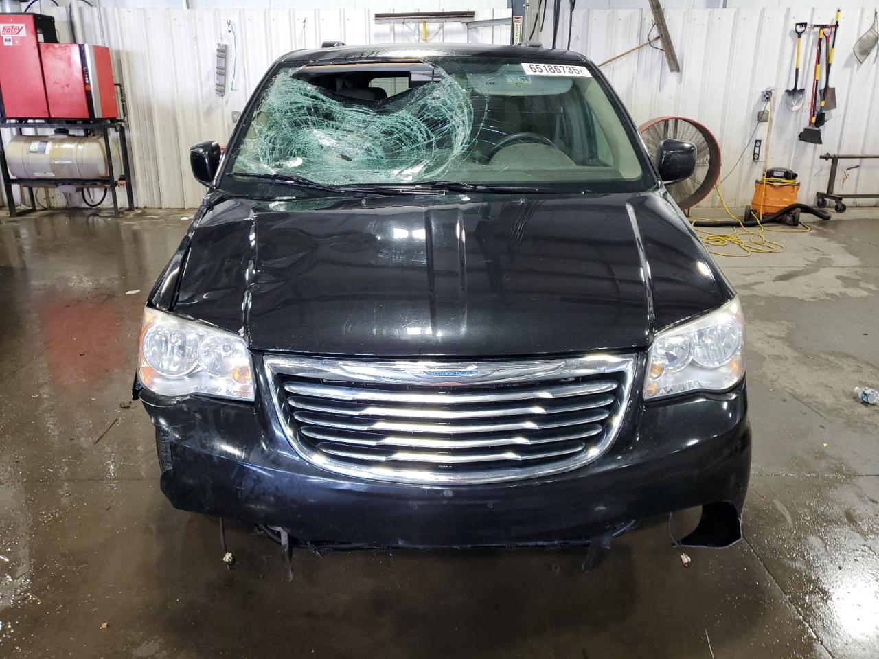 2013 Chrysler Town & Country Touring - Фото 5