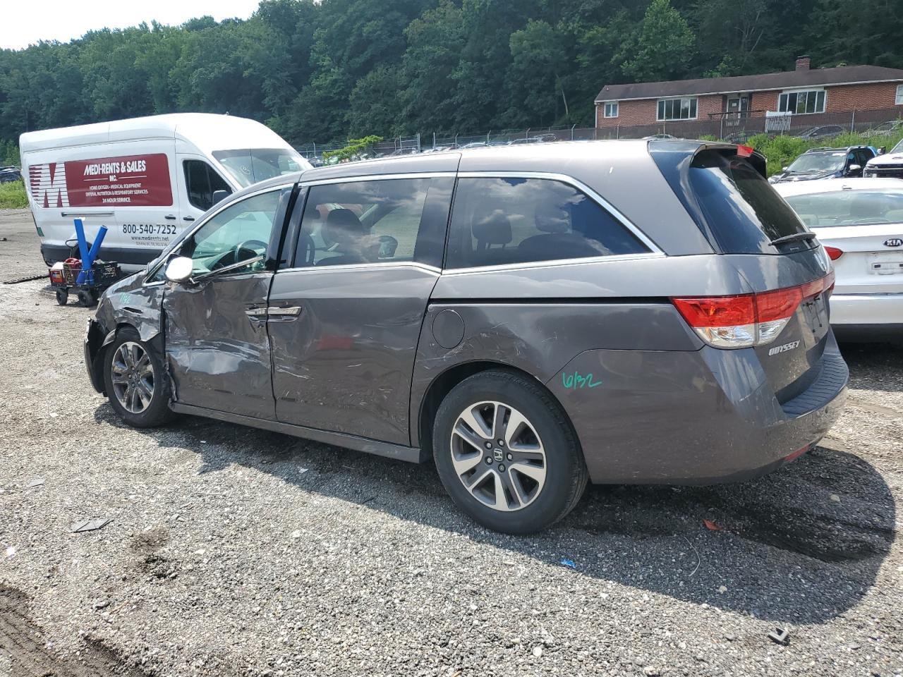 2017 Honda Odyssey Touring - Image 2