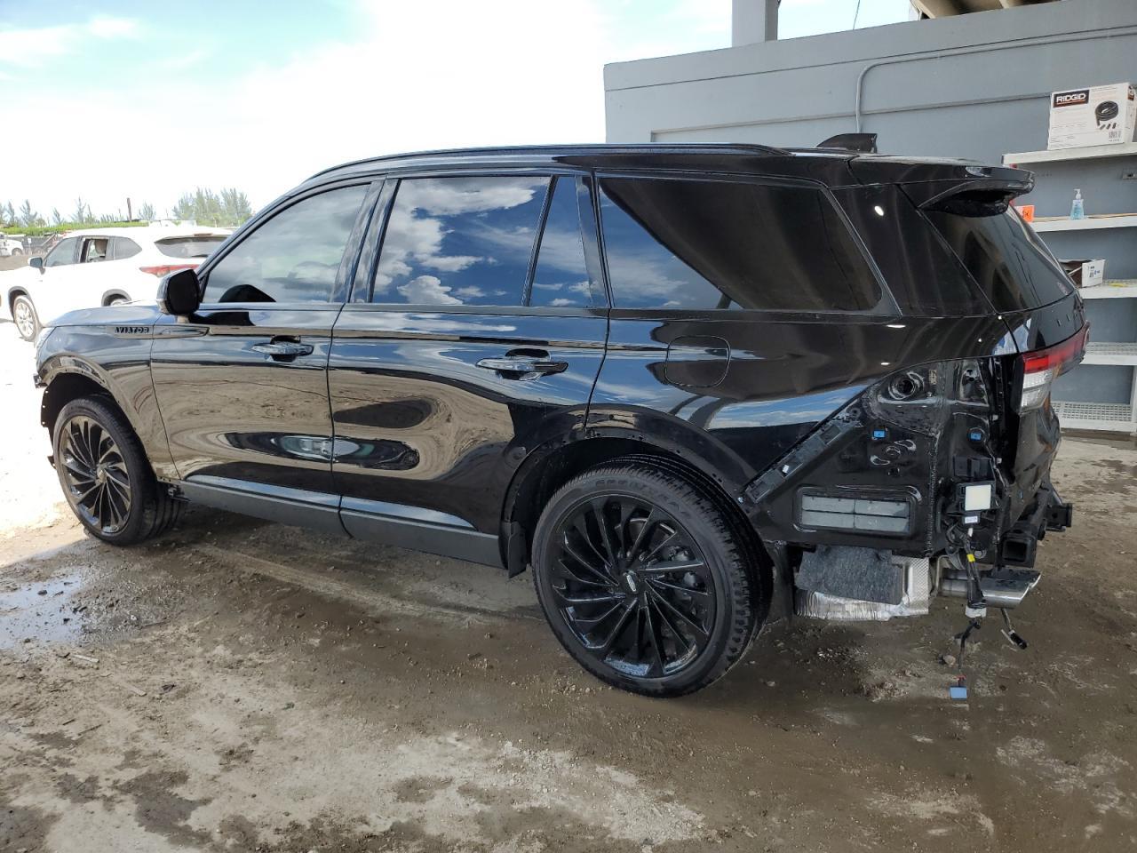2025 Lincoln Aviator Reserve - Image 2