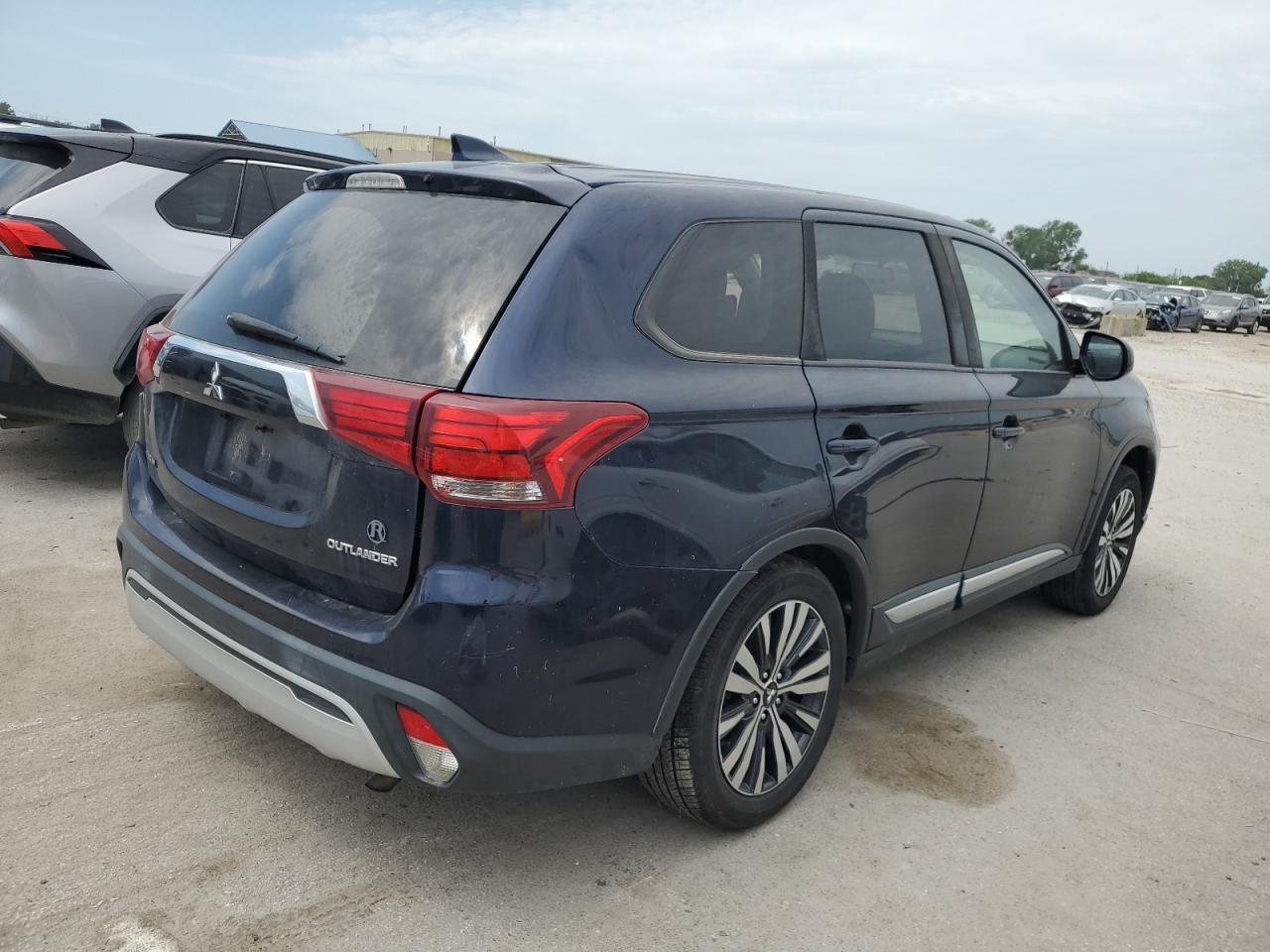 2019 Mitsubishi Outlander Se - Фото 3