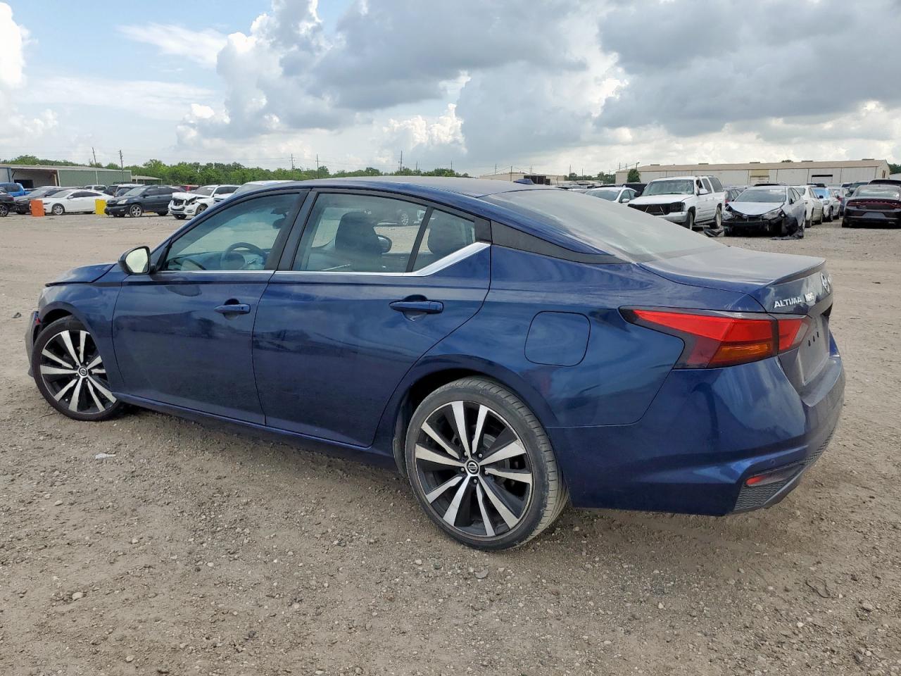 2021 Nissan Altima Sr - Фото 2