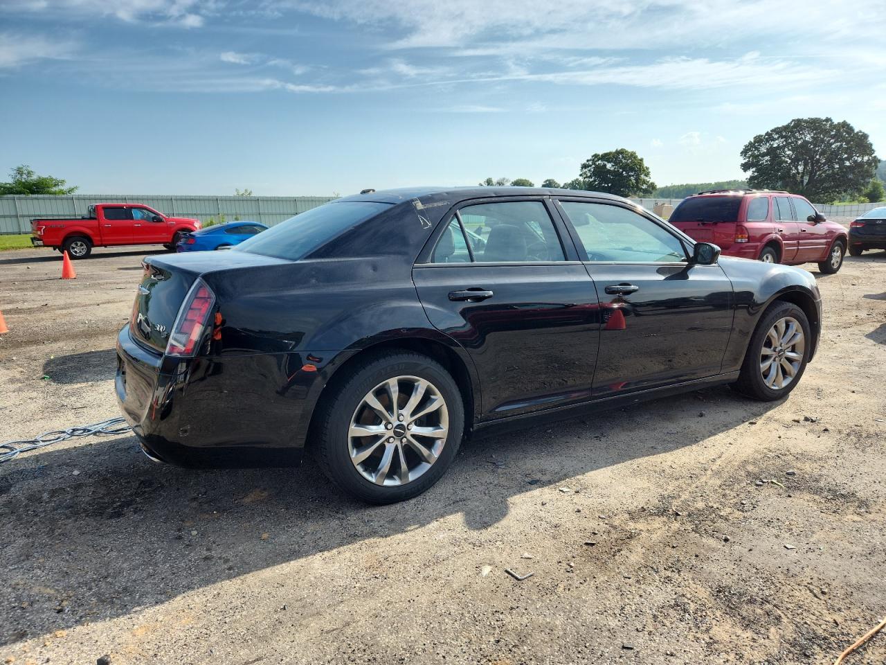 2014 Chrysler 300 S - Image 3