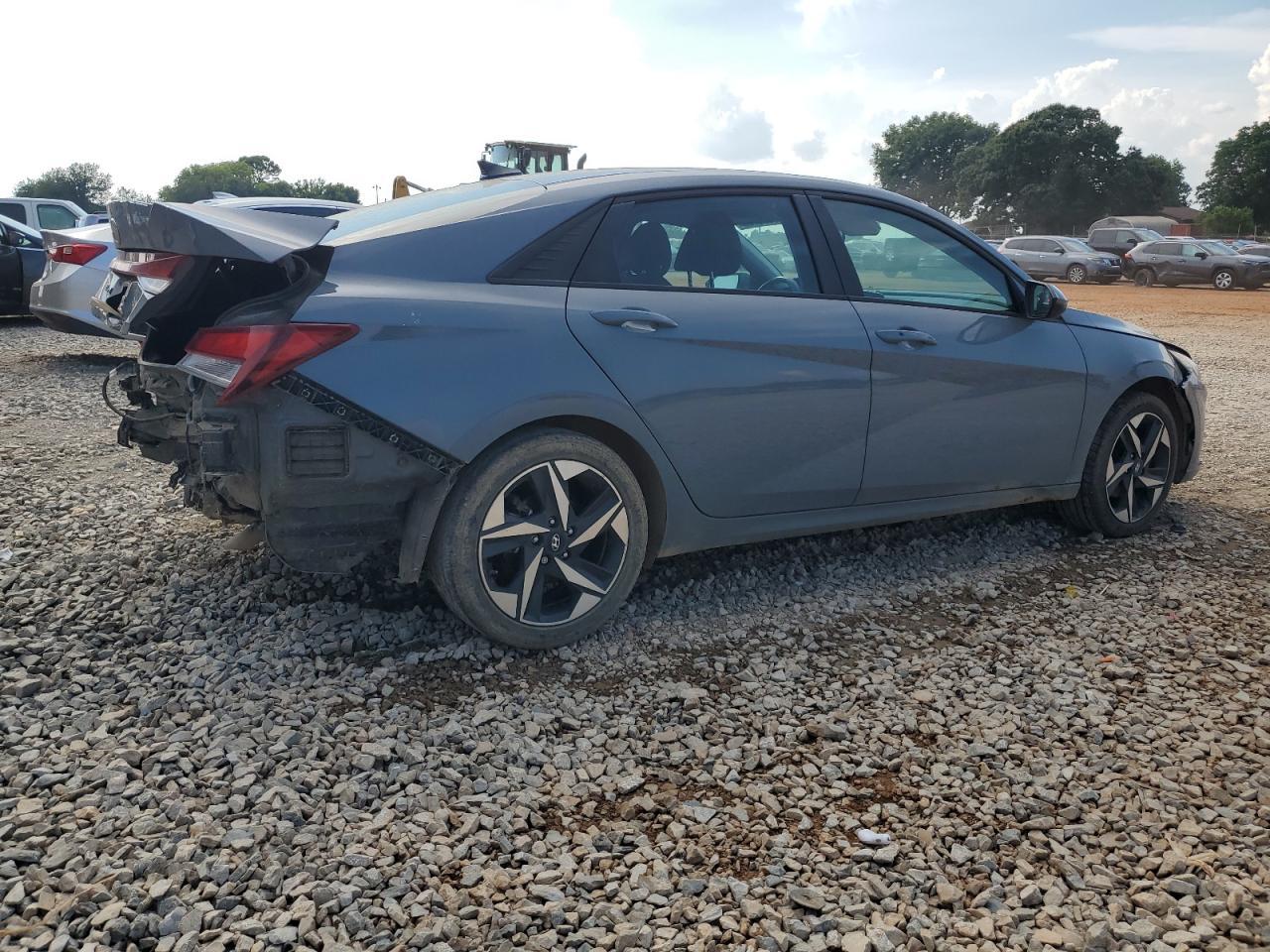 2023 Hyundai Elantra Sel - Image 3