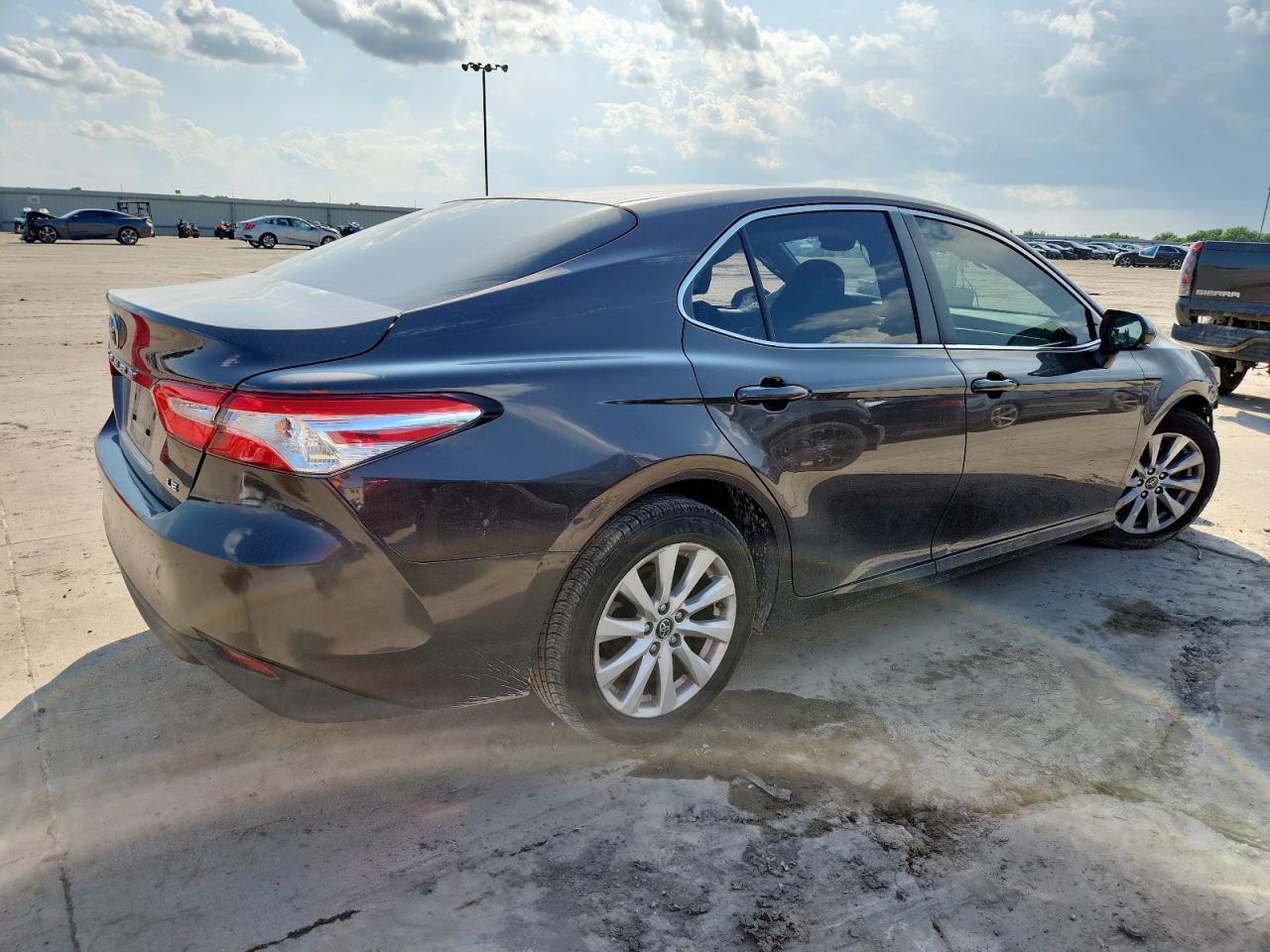 2018 Toyota Camry L - Фото 3