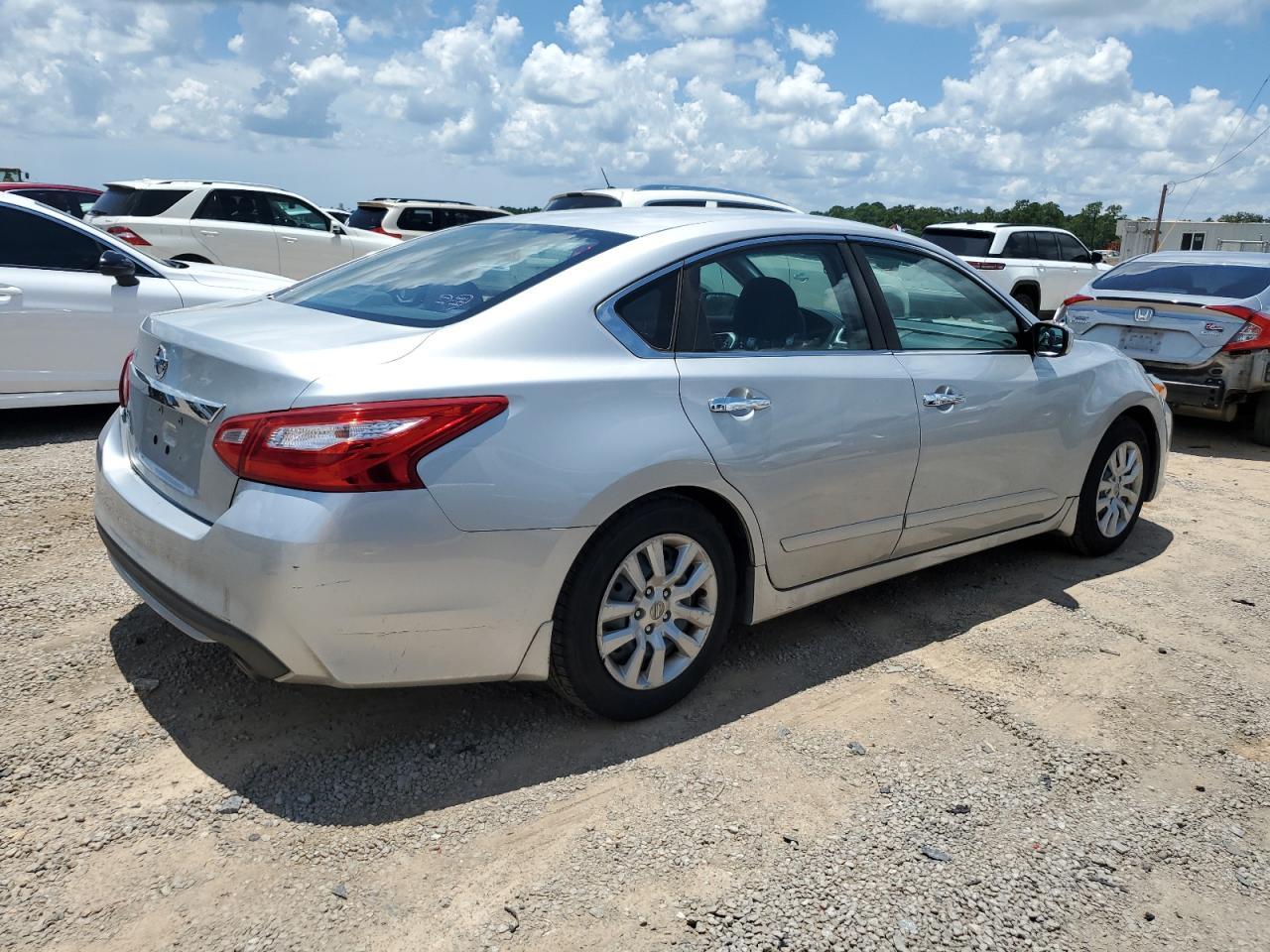 2017 Nissan Altima 2.5 - Image 3