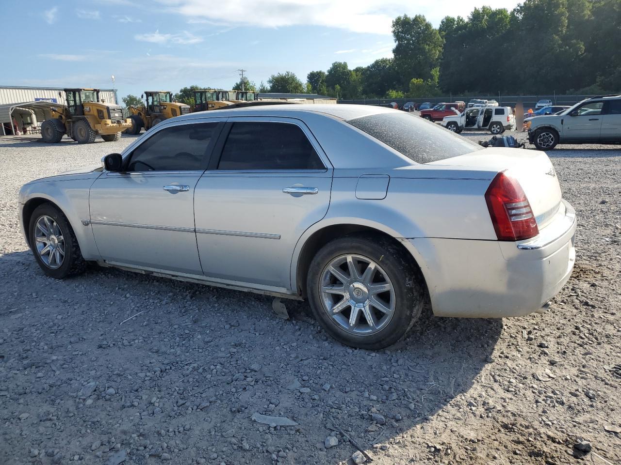 2005 Chrysler 300C - Image 2