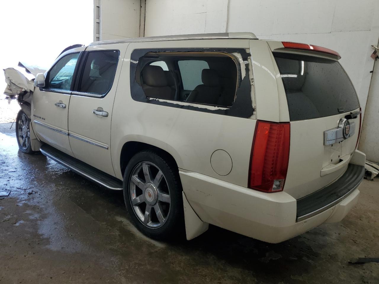 2013 Cadillac Escalade Esv Luxury - Image 2