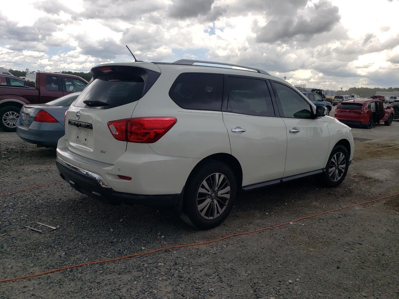 2018 Nissan Pathfinder S - Image 3