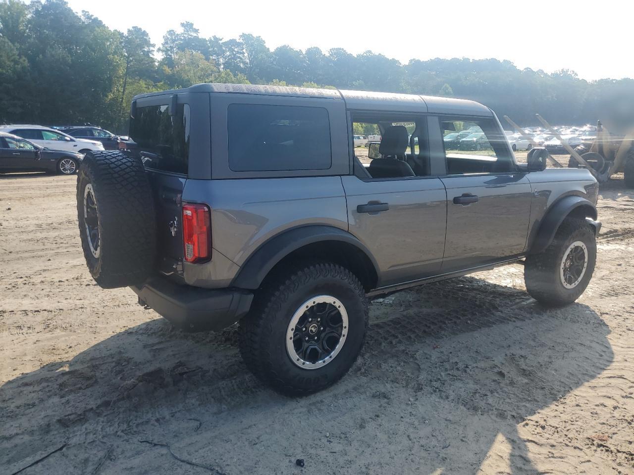 2024 Ford Bronco Black Diamond - Image 3