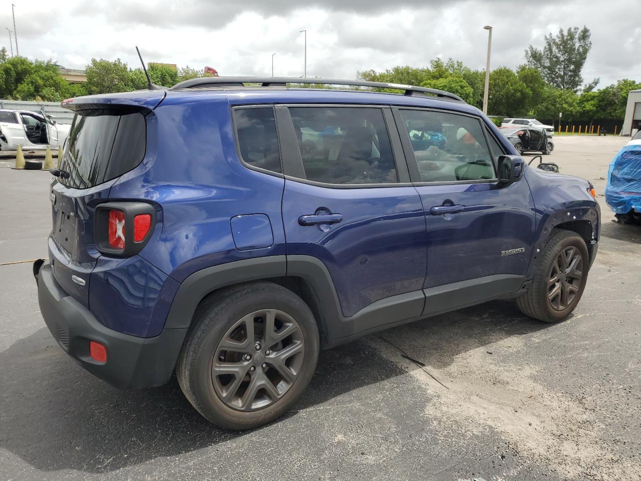 2018 Jeep Renegade Latitude - Image 3