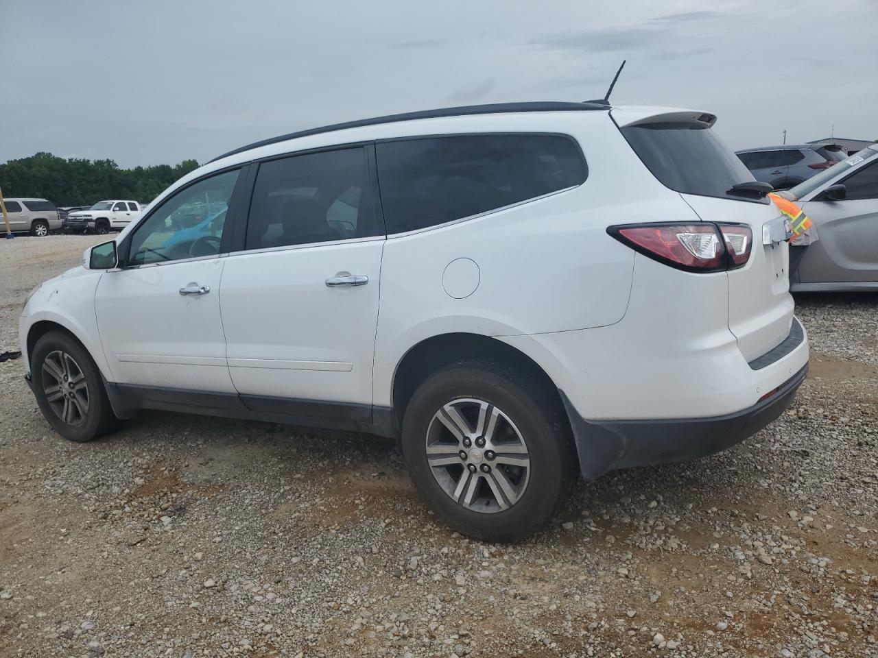 2016 Chevrolet Traverse Lt - Image 2