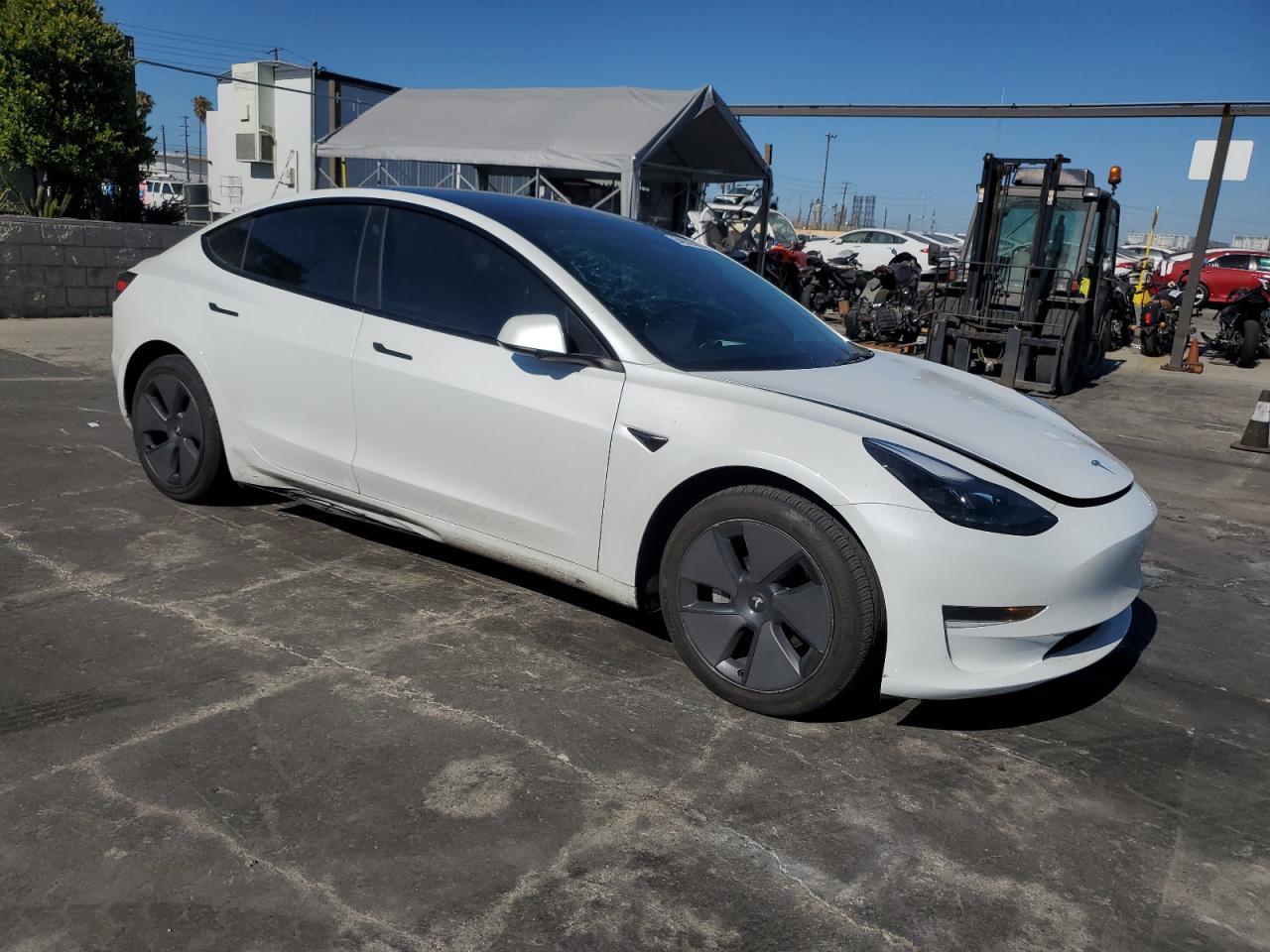 2023 Tesla Model 3 - Фото 4