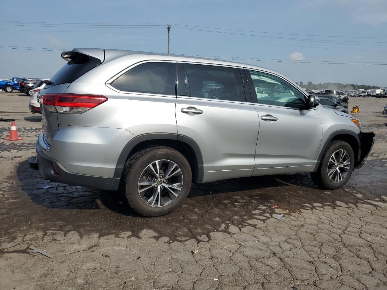 2018 Toyota Highlander Le - Фото 3