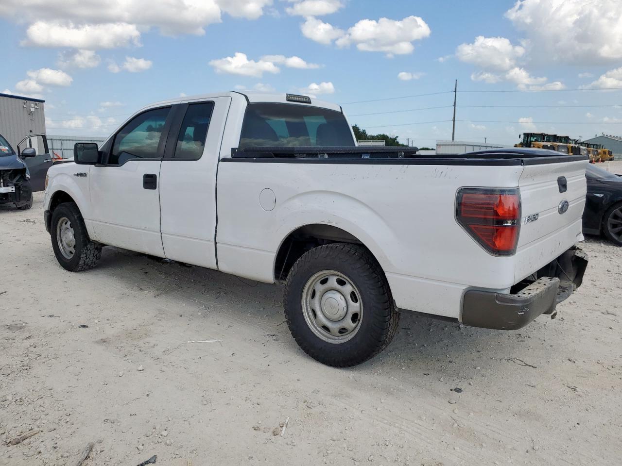 2014 Ford F150 Super Cab - Image 2