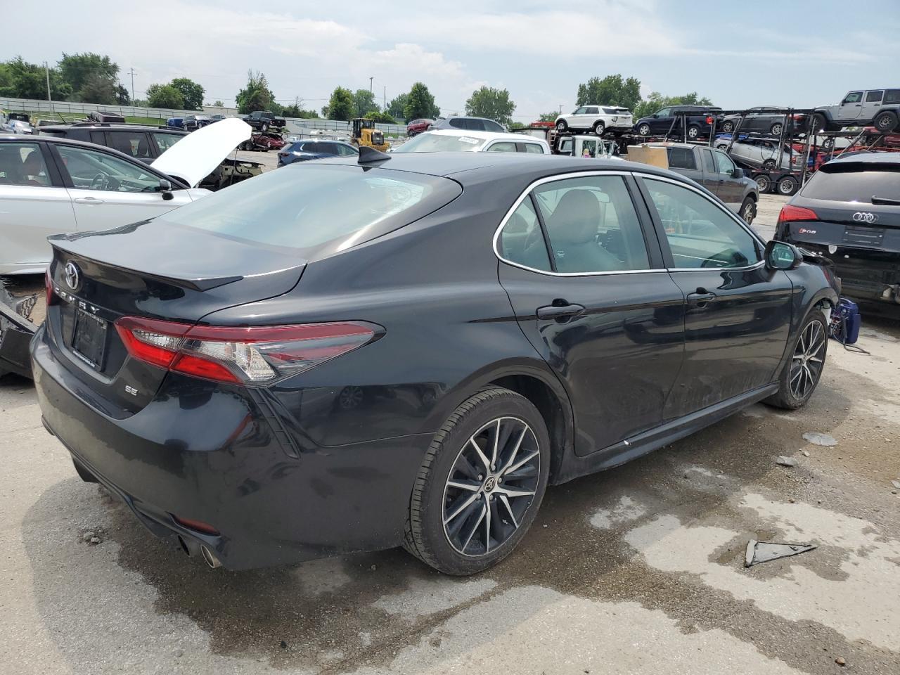 2021 Toyota Camry Se - Image 3