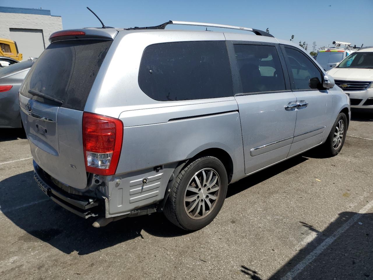 2011 Kia Sedona Ex - Image 3