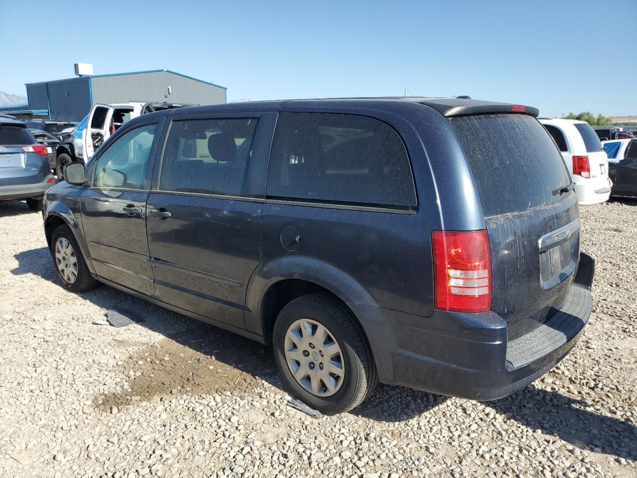2008 Chrysler Town & Country - Фото 2