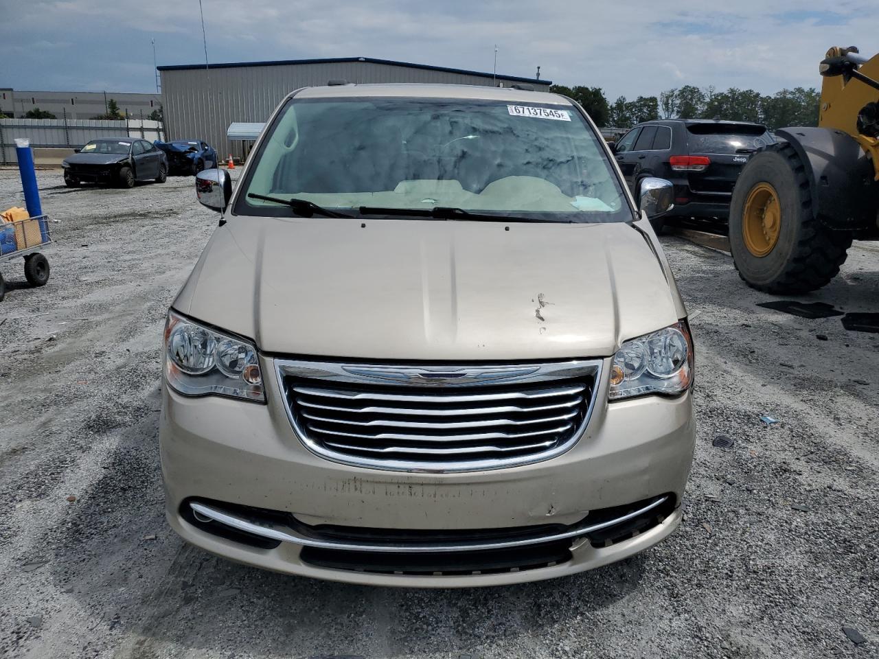 2016 Chrysler Town & Country Touring L - Image 5