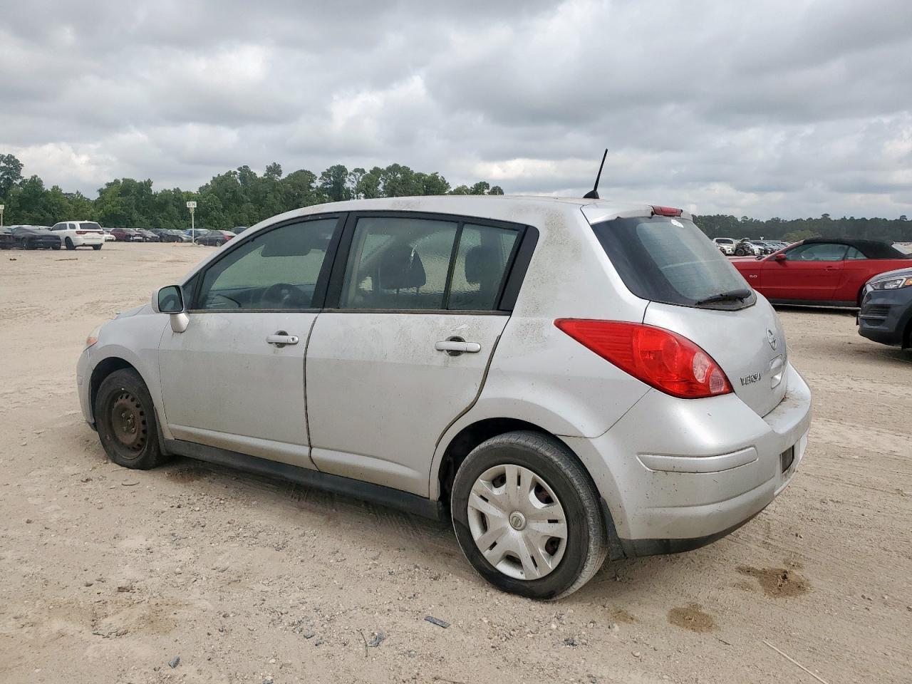 2010 Nissan Versa - Фото 2