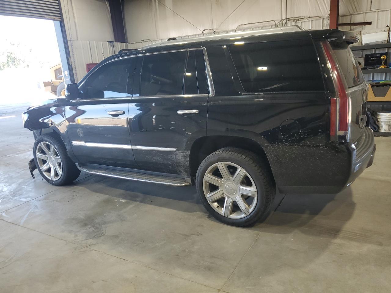 2017 Cadillac Escalade Luxury - Image 2