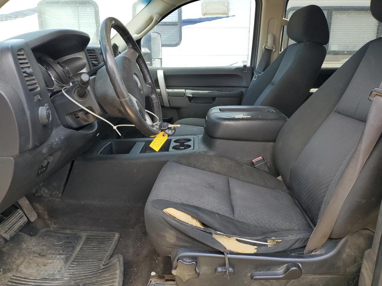 2010 Chev Silverado - Image 7