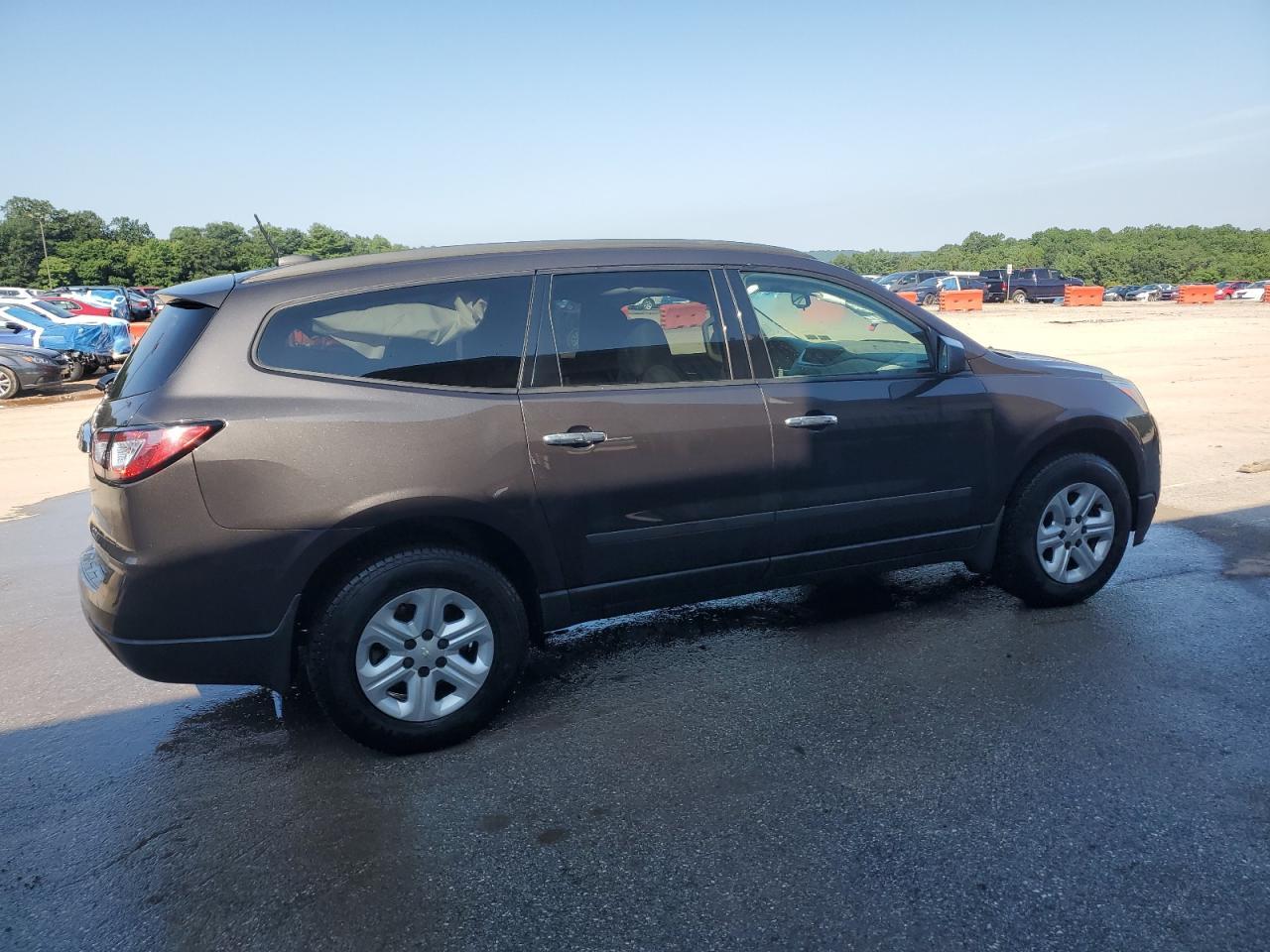 2017 Chevrolet Traverse Ls - Фото 3