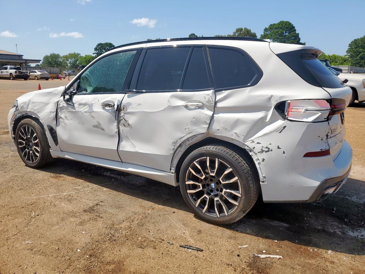 2025 BMW X5 xDrive40I - Image 2