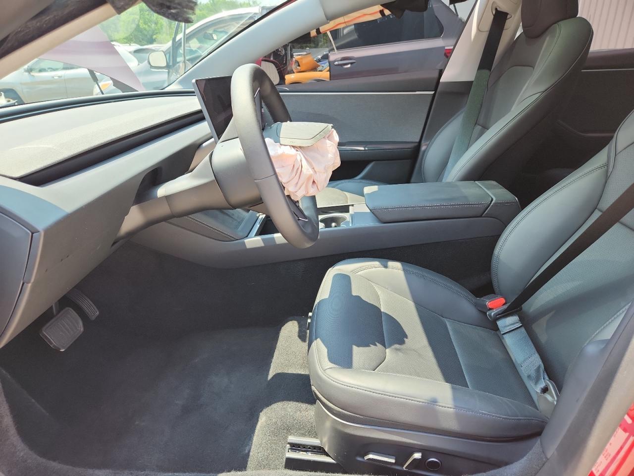 2025 Tesla Model 3 - Фото 7