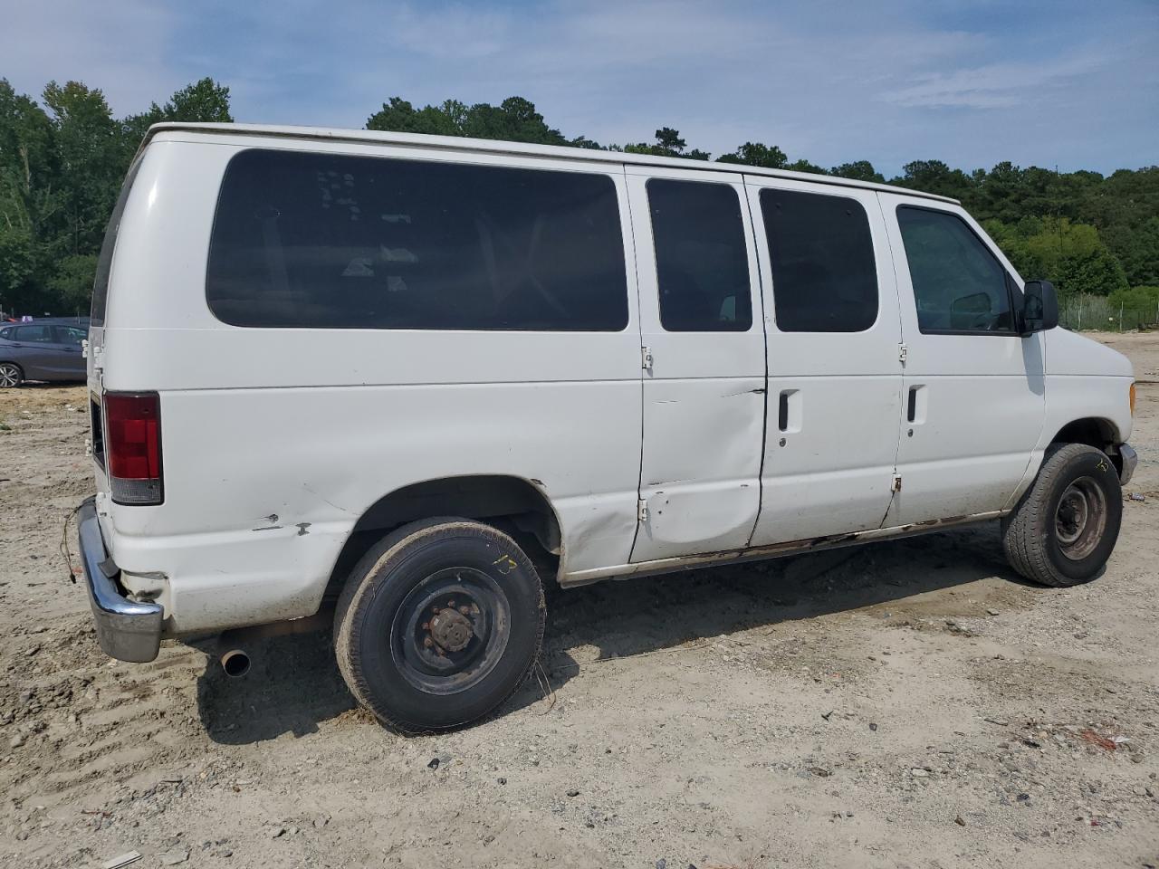 2007 Ford Econoline E350 Super Duty Wagon - Image 3