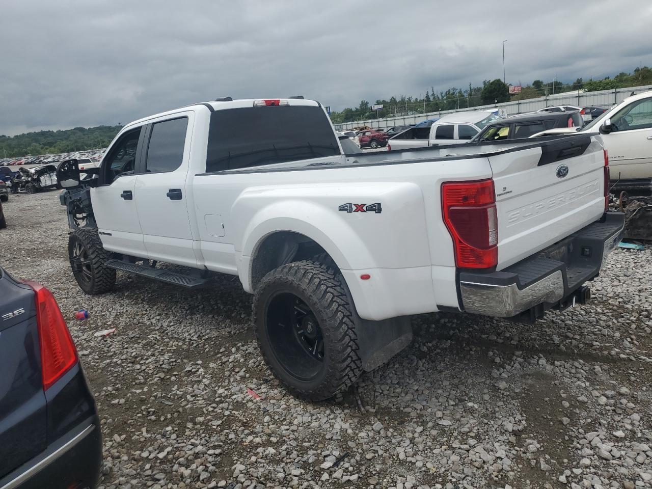 2022 Ford F350 Supe - Image 2