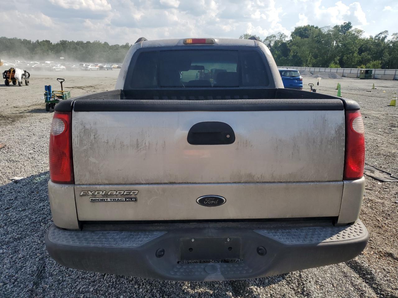 2005 Ford Explorer Sport Trac - Image 6