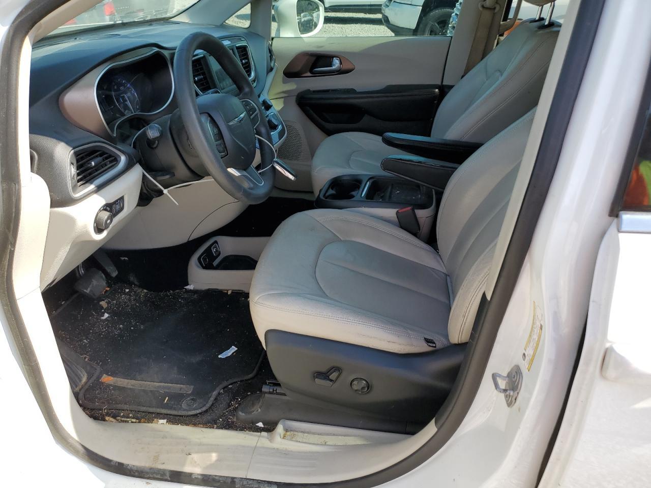 2018 Chrysler Pacifica Touring Plus - Image 7