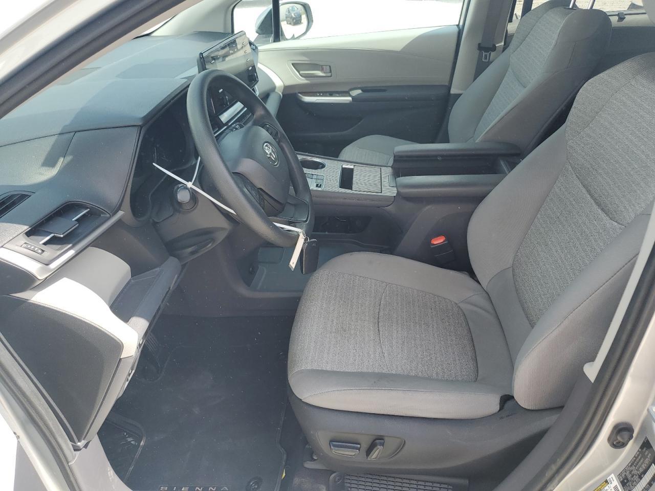 2022 Toyota Sienna Le - Фото 7