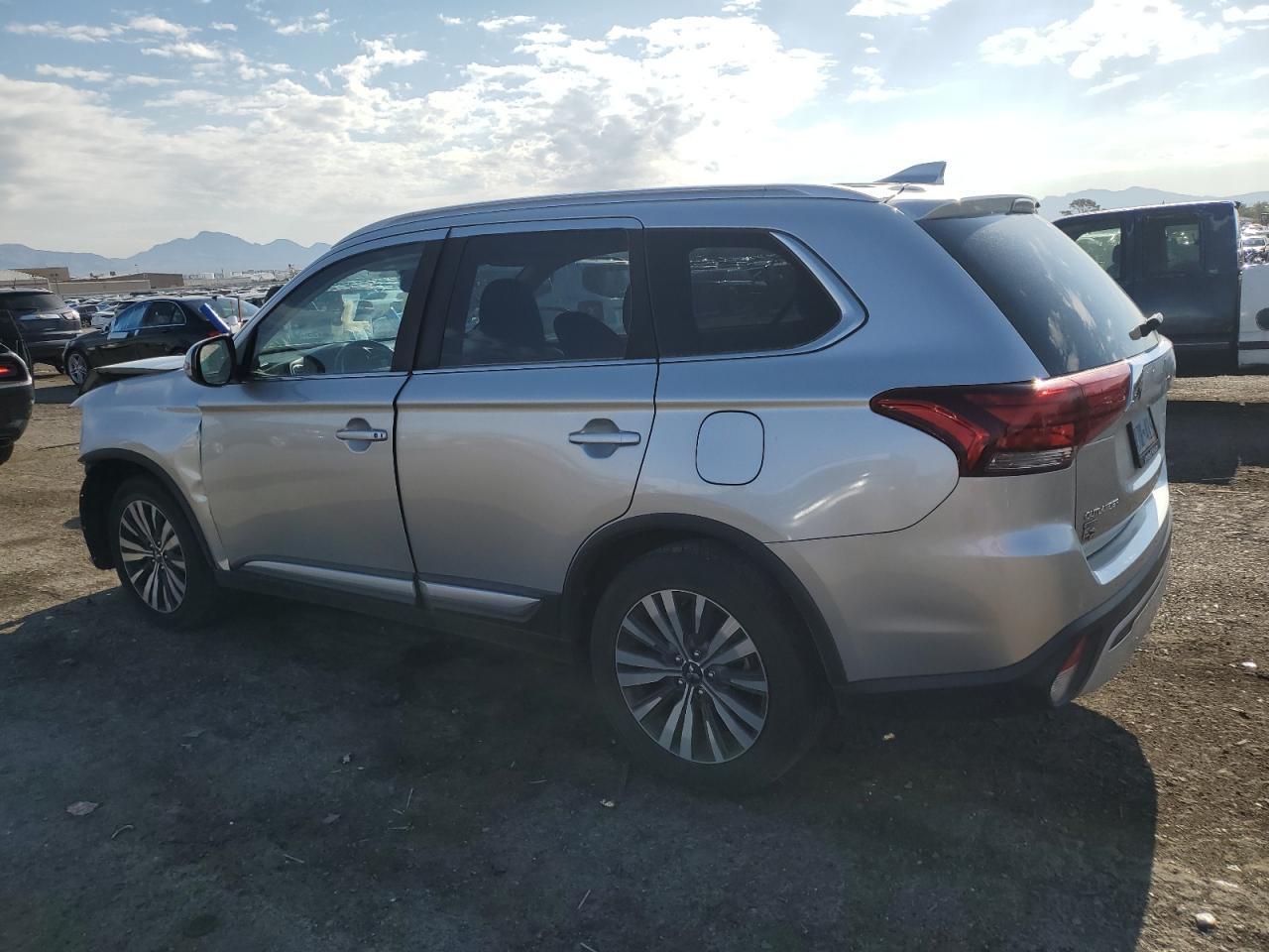 2020 Mitsubishi Outlander Se - Фото 2