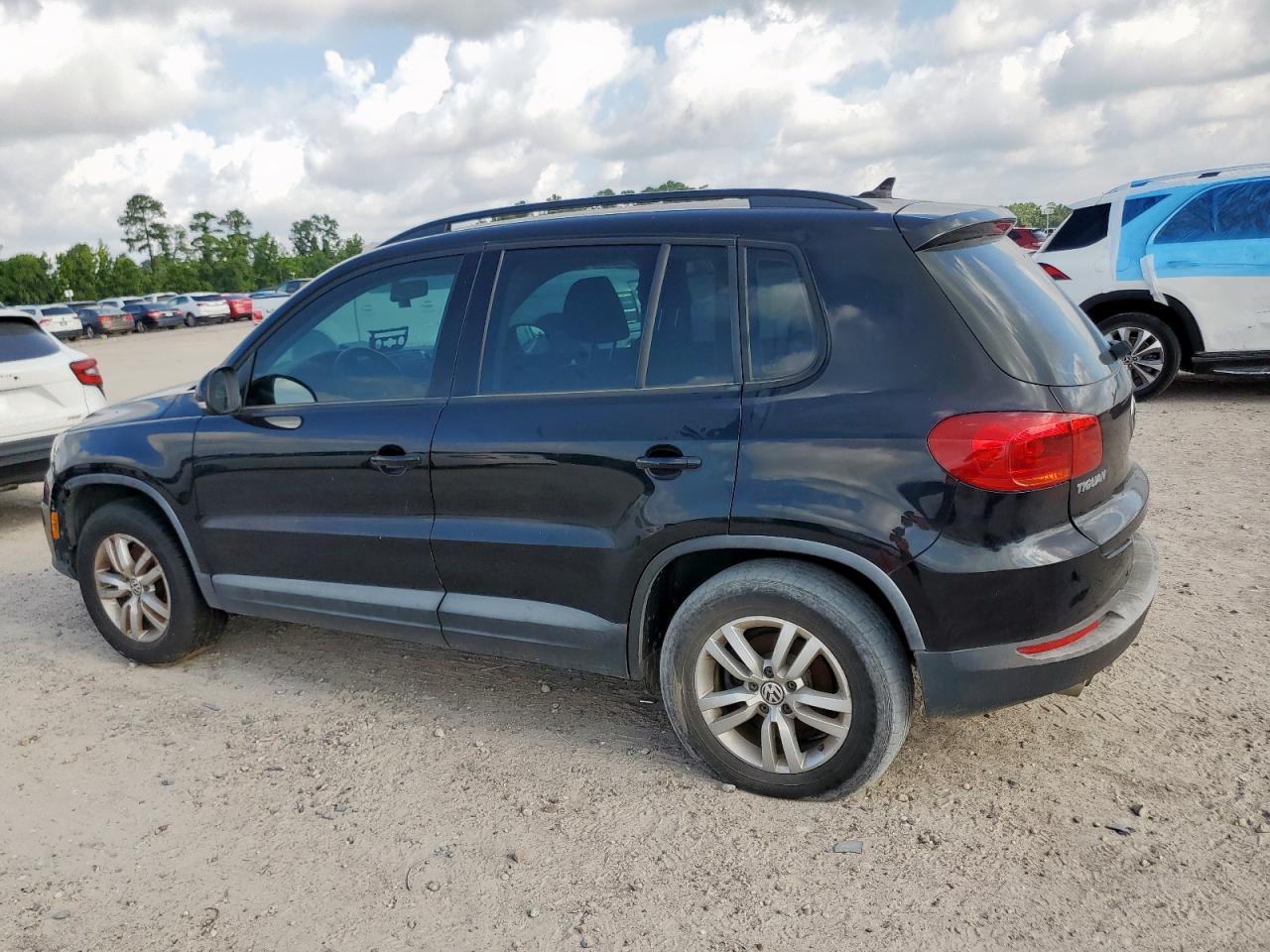 2015 Volkswagen Tiguan S - Фото 2
