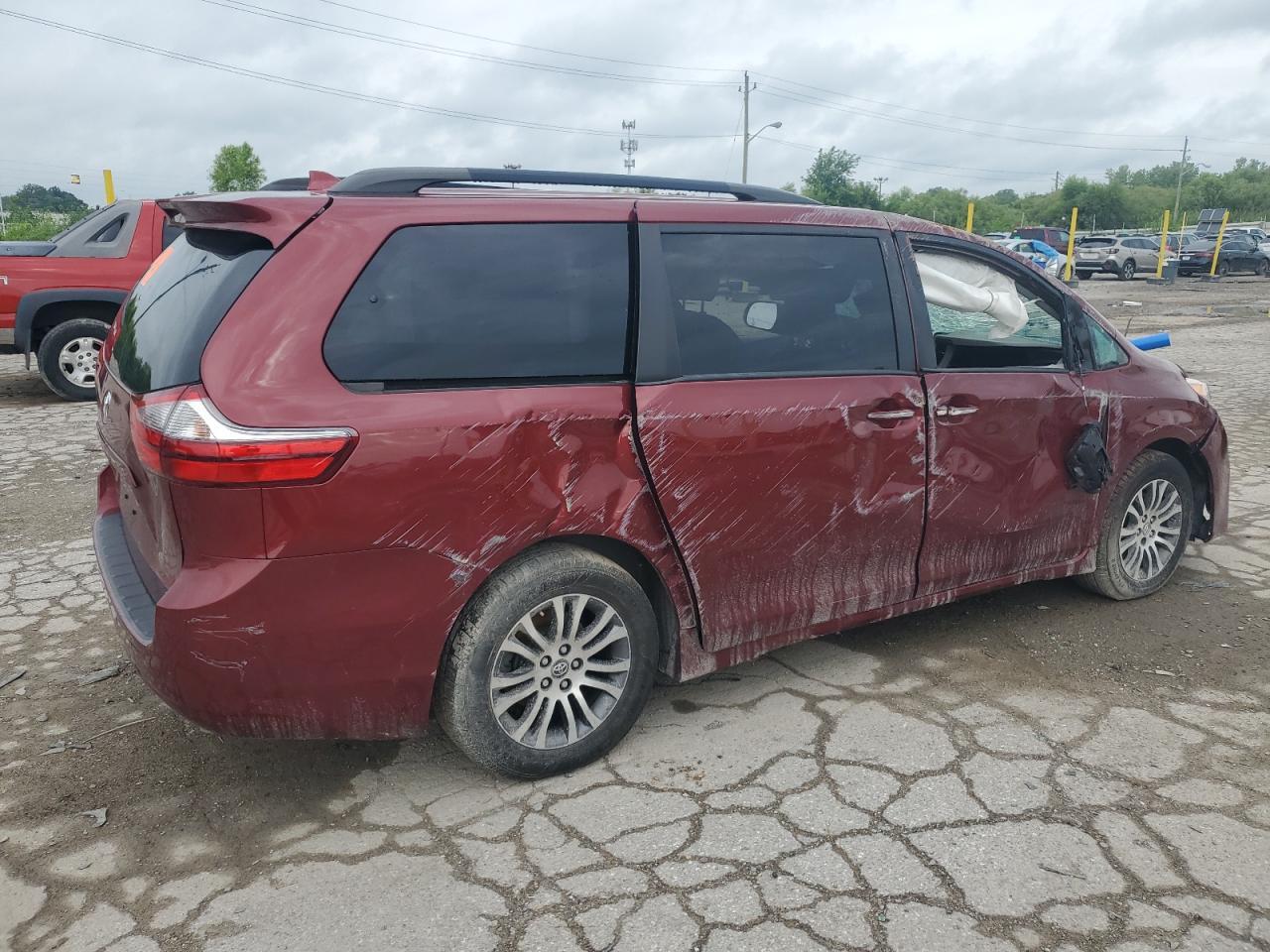 2020 Toyota Sienna Xle - Фото 3