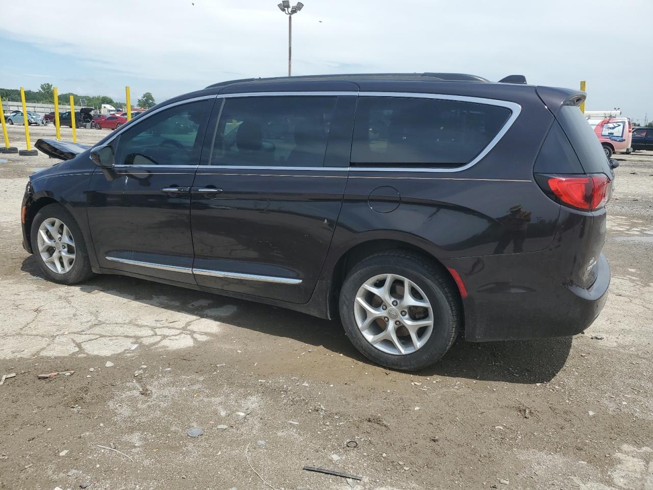 2017 Chrysler Pacifica Touring L - Фото 2