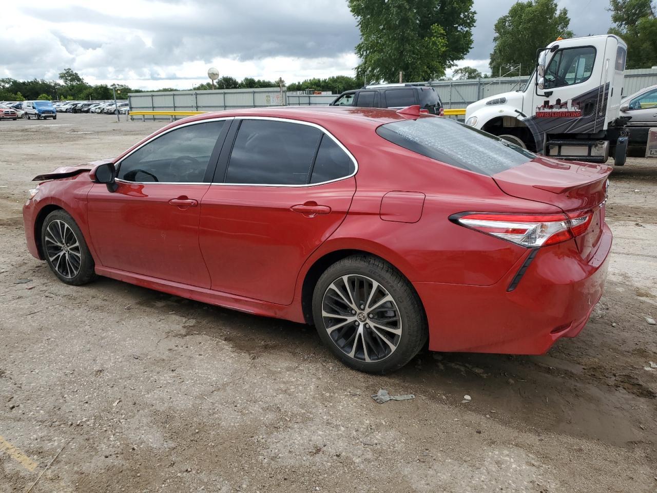 2020 Toyota Camry Se - Фото 2