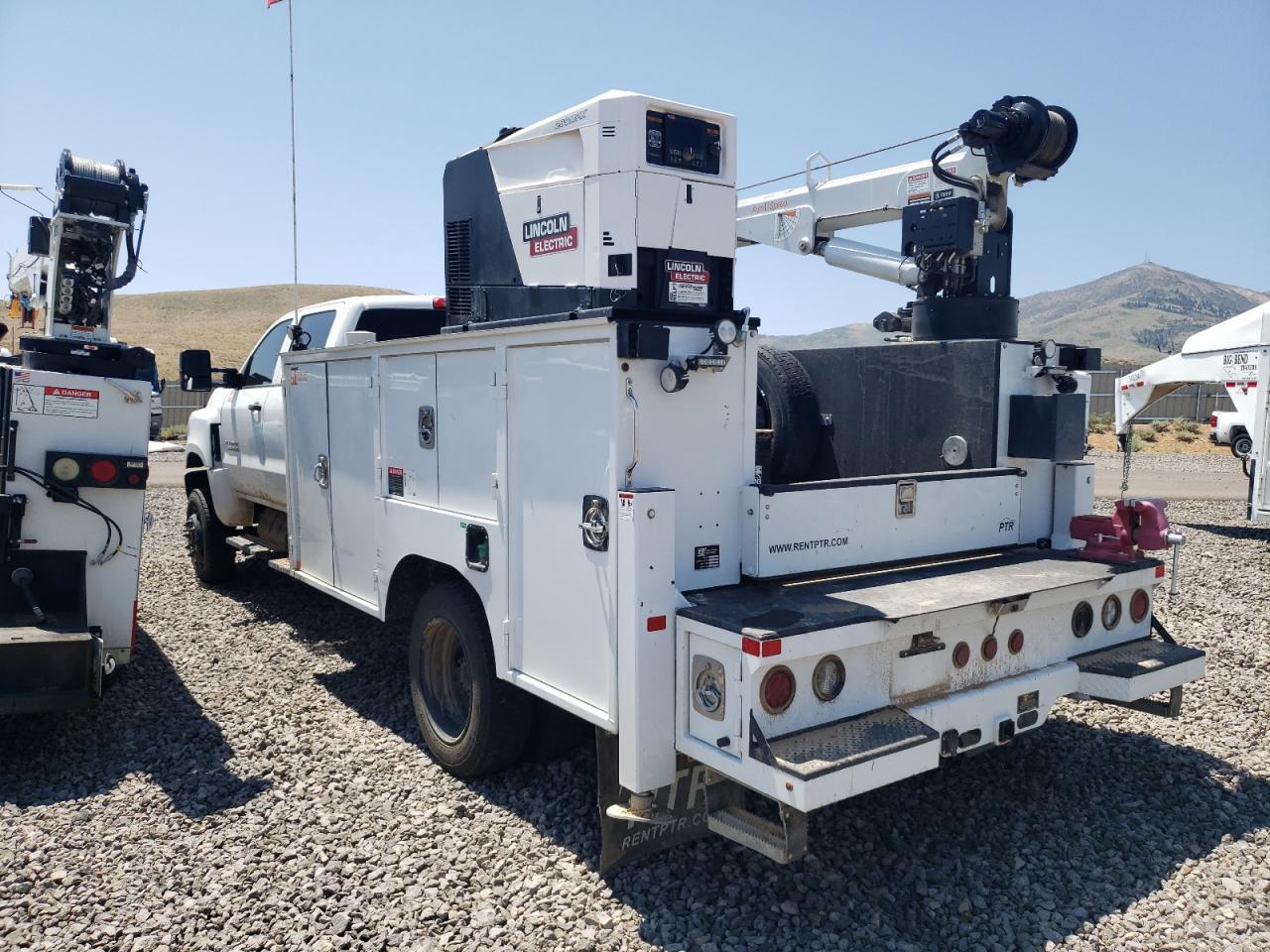 2022 Chevrolet Silverado Medium Duty - Фото 2