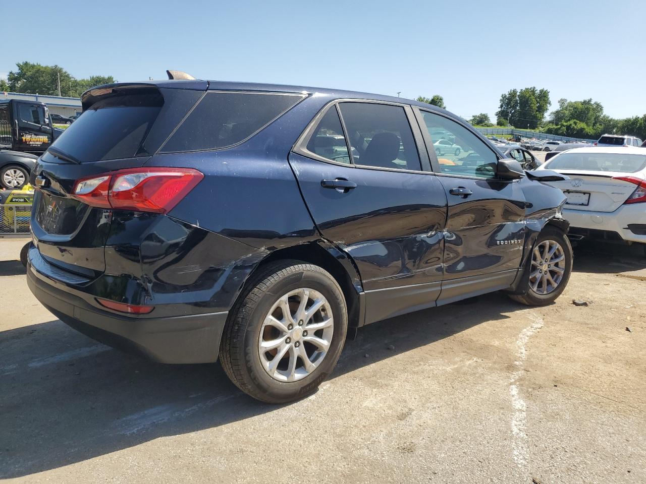 2020 Chevrolet Equinox Ls - Image 3
