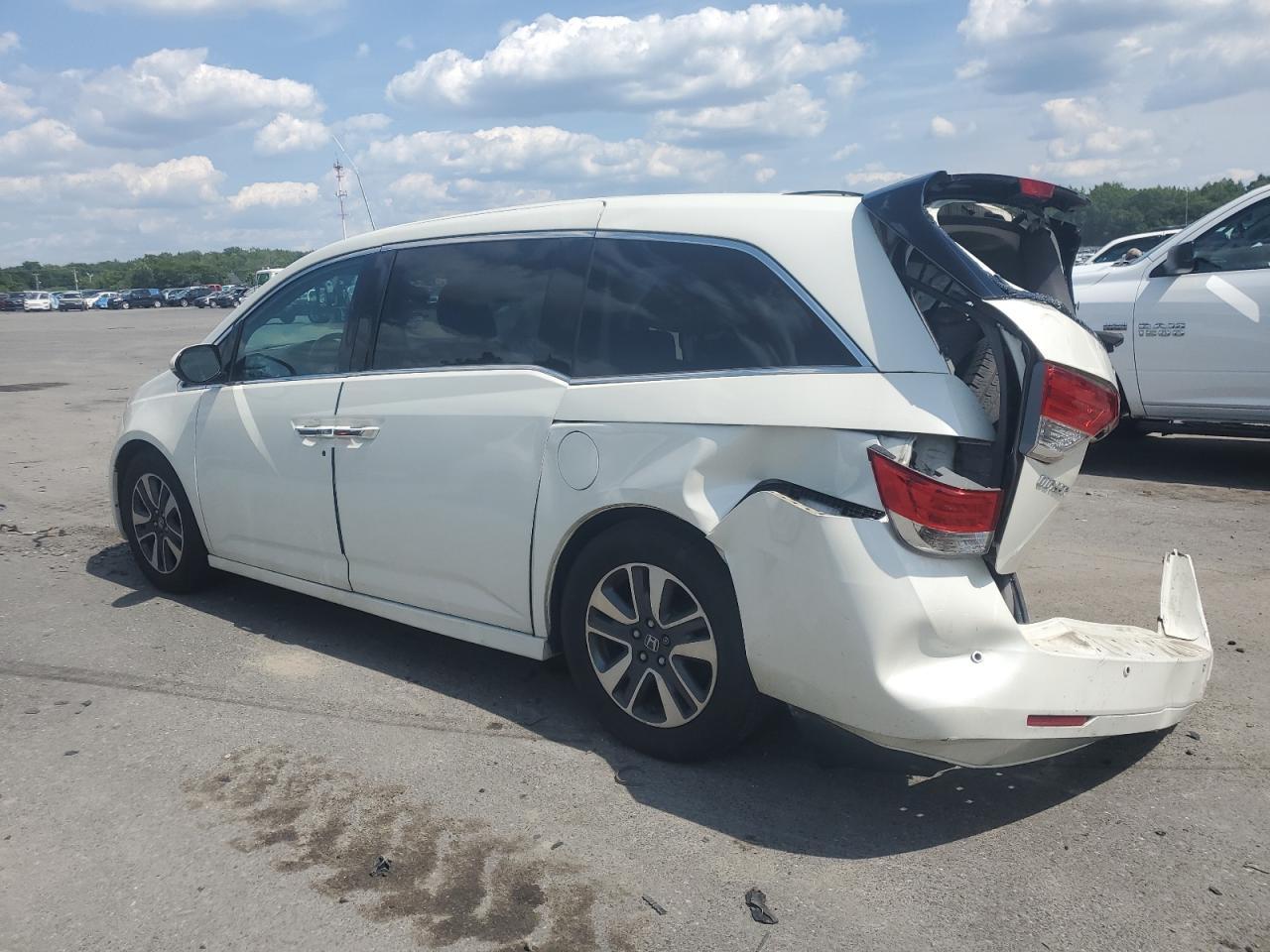 2015 Honda Odyssey Touring - Image 2