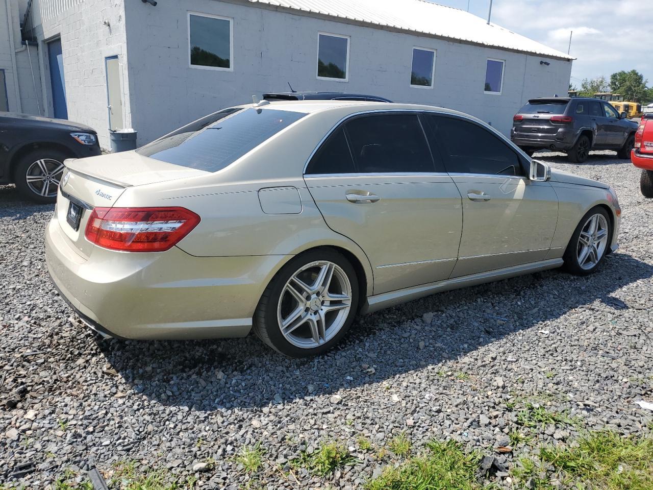 2011 Mercedes-Benz E 550 4Matic - Image 3