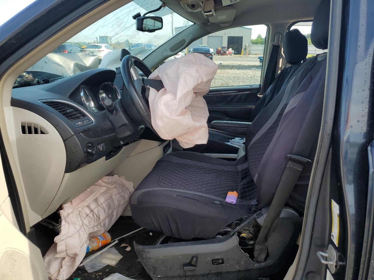 2013 Chrysler Town & Country Touring - Image 7